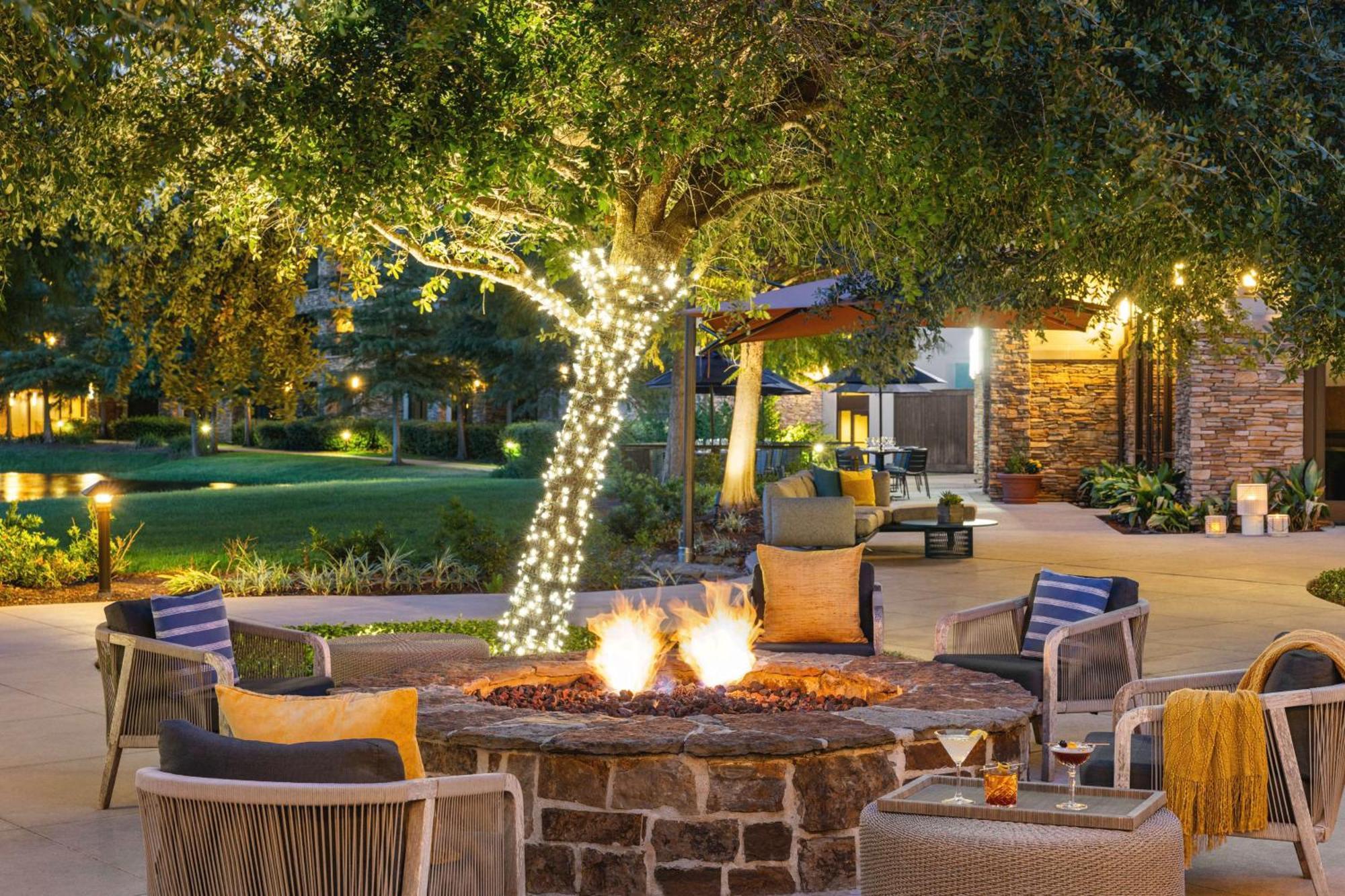 The Woodlands Resort, Curio Collection By Hilton Exteriér fotografie